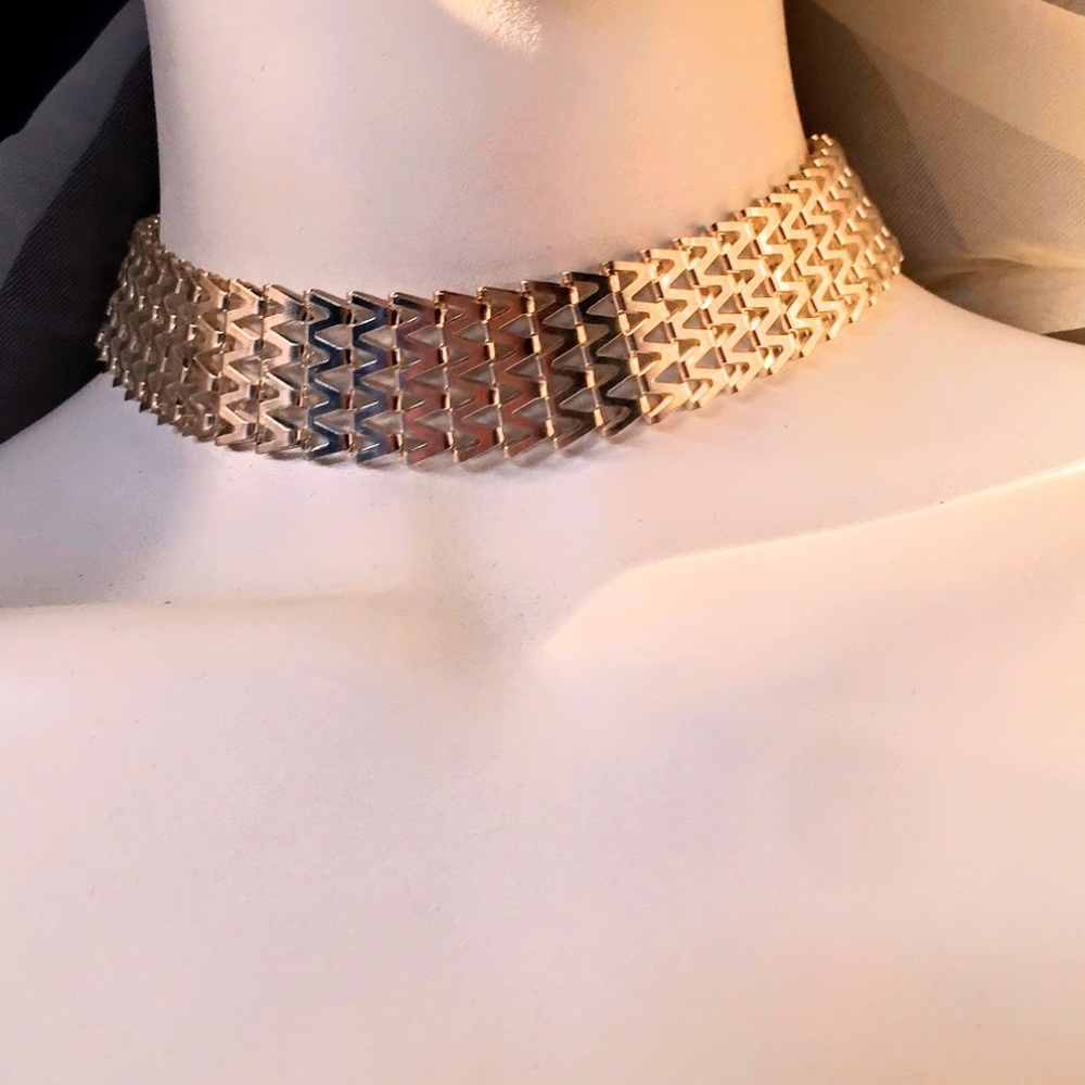 Uniquely Elegant Choker